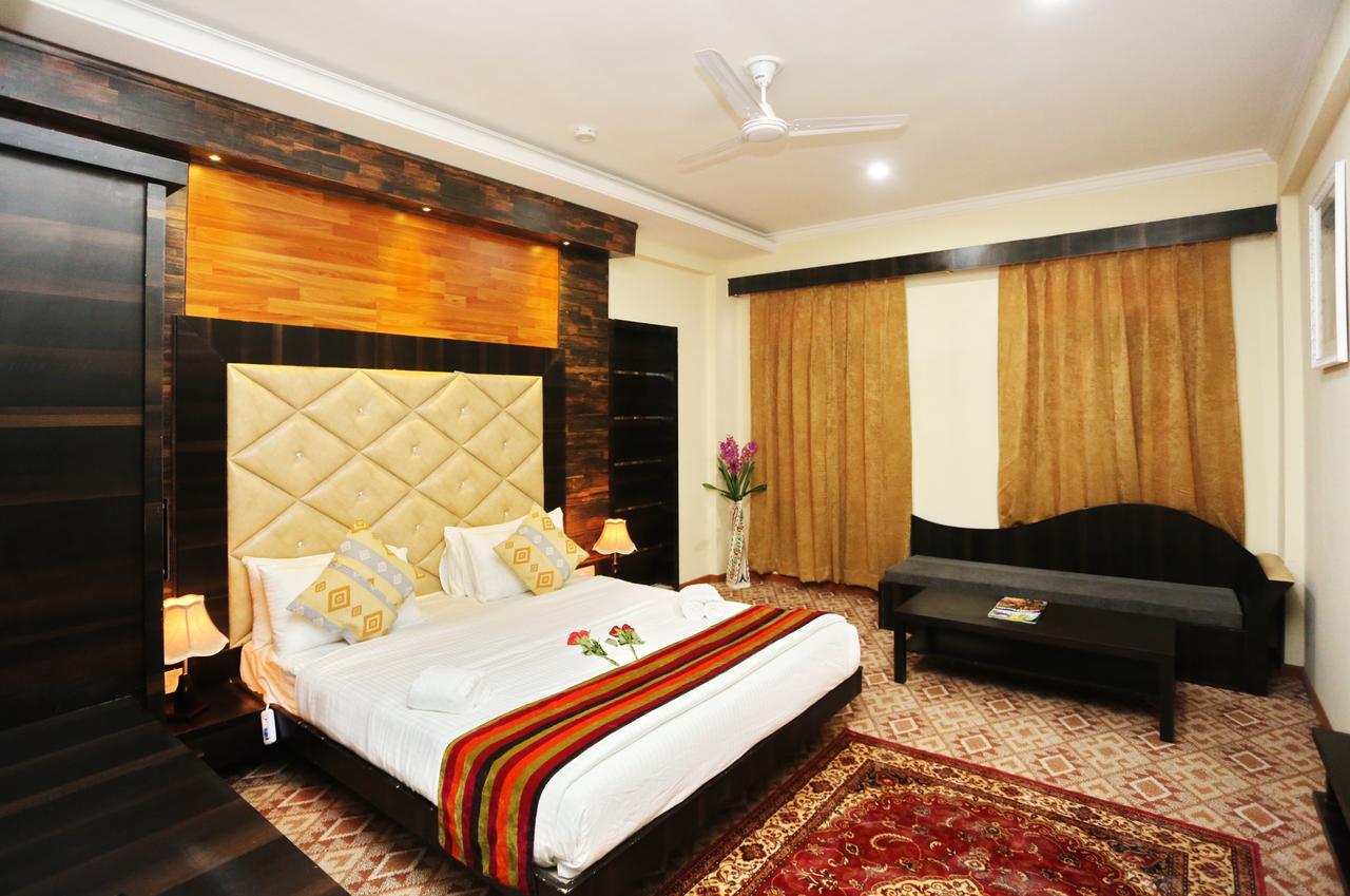 Hotel Asian Park Srīnagar Екстериор снимка