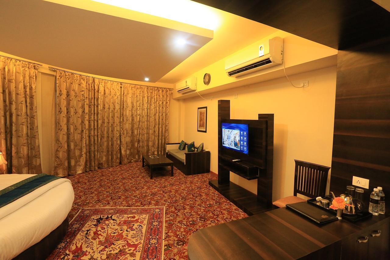 Hotel Asian Park Srīnagar Екстериор снимка