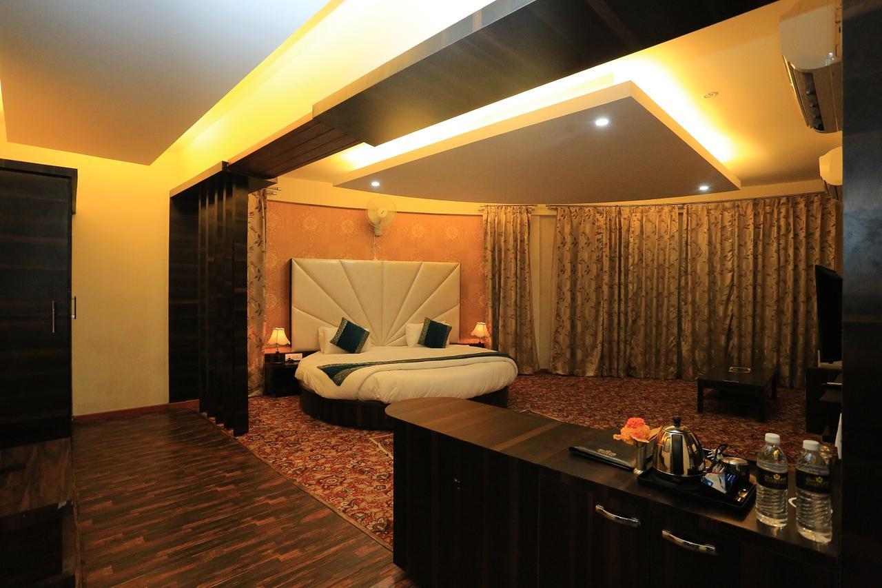 Hotel Asian Park Srīnagar Екстериор снимка